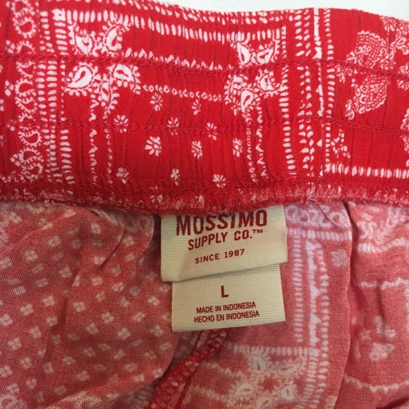 Comfy Bandana Pattern Shorts - Picture 3 of 5